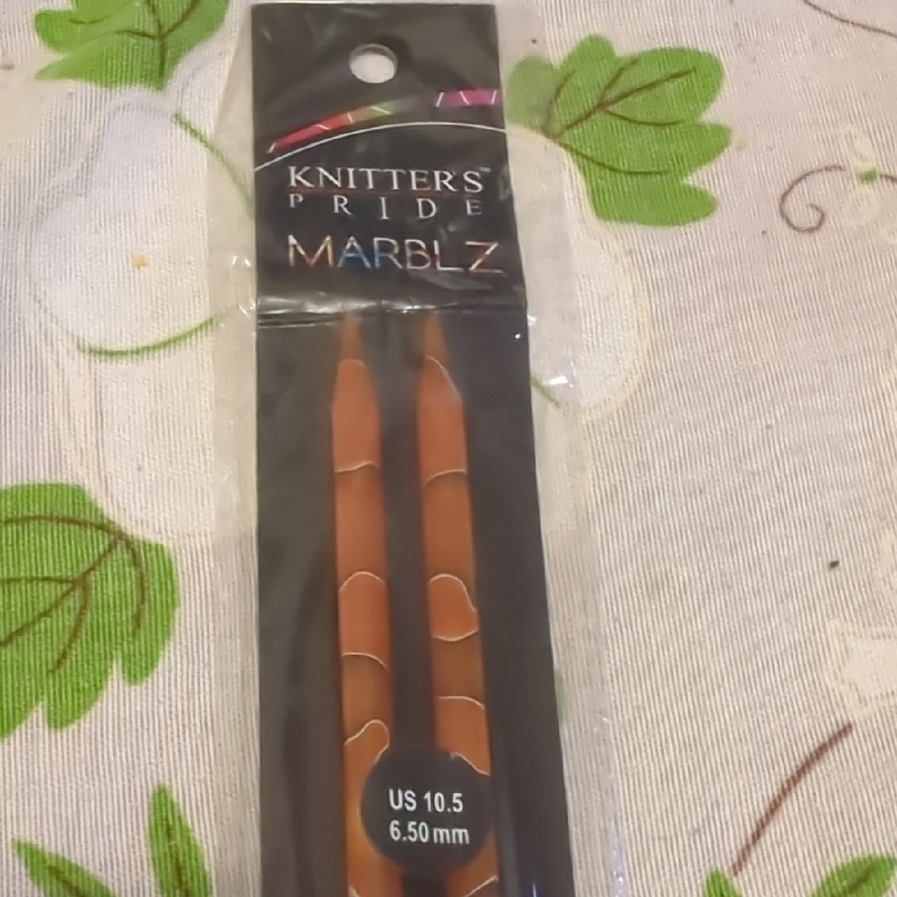 Beautiful Knitter's Pride Marblz Knitting Needles NWT Size 10.5 6.50 MM.